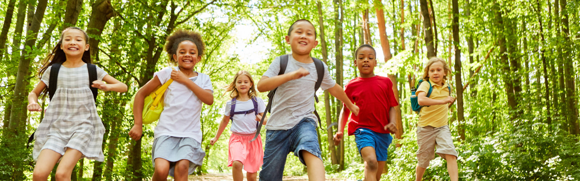 Group of kids with backpack makes a race